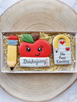 Zestaw z jabłkiem, ołówkiem i notatnikiem