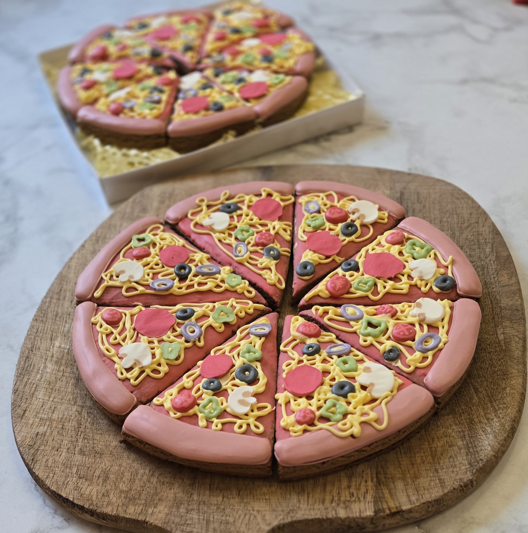 Zestaw pizza w pudełku (8 kawałków)