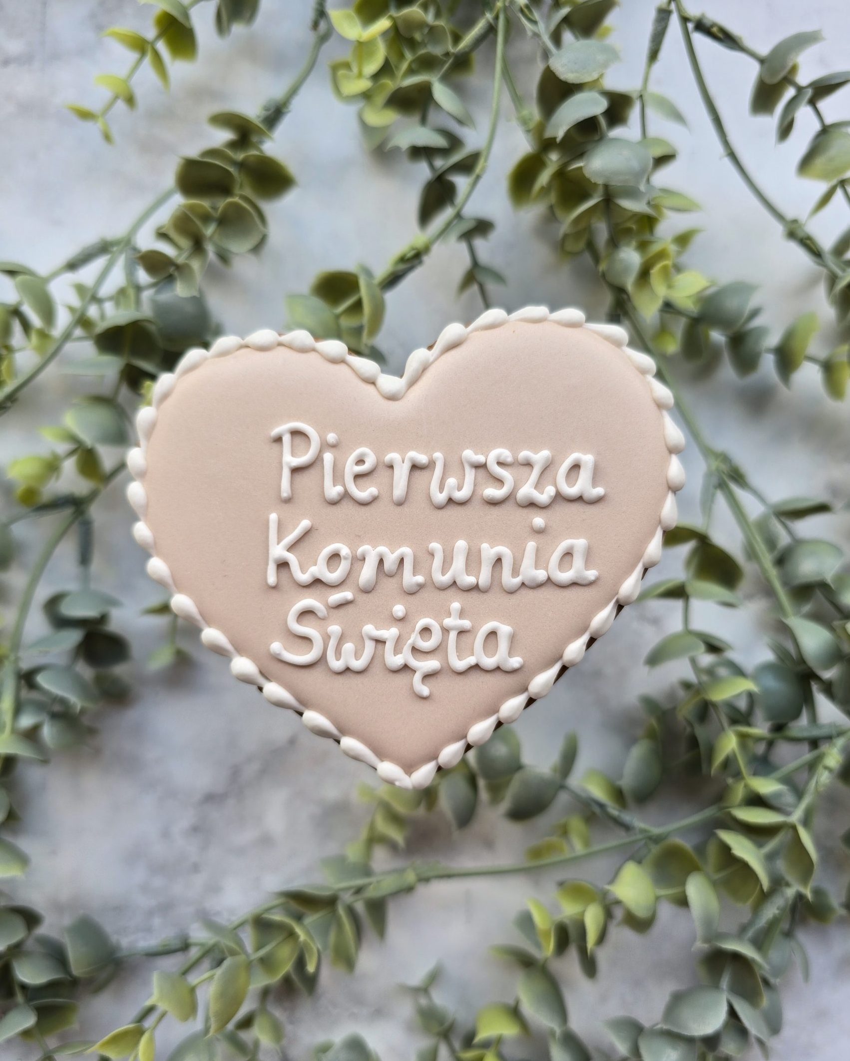 Beżowe serce z Twoim napisem - Komunia