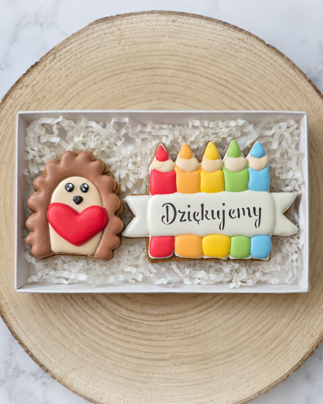 Zestaw z kredkami i jeżykiem + Twój napis