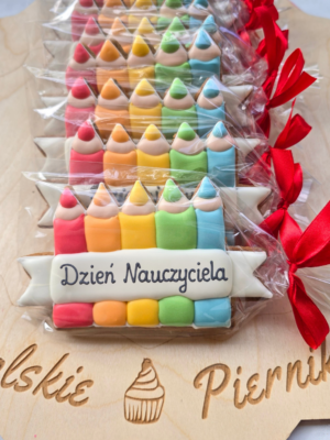 Kolorowe kredki na Dzień Nauczyciela