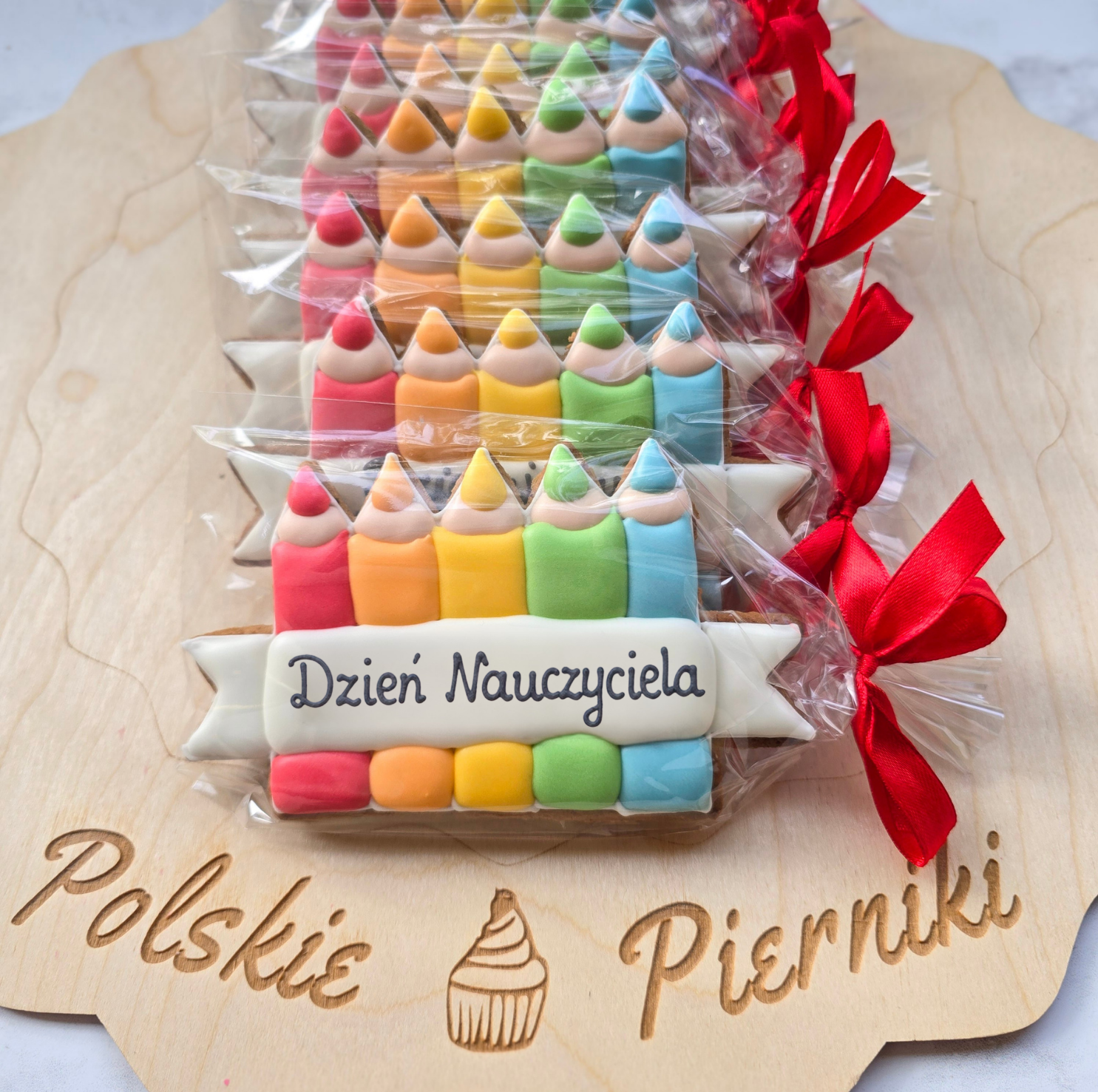 Kolorowe kredki na Dzień Nauczyciela - obrazek 2