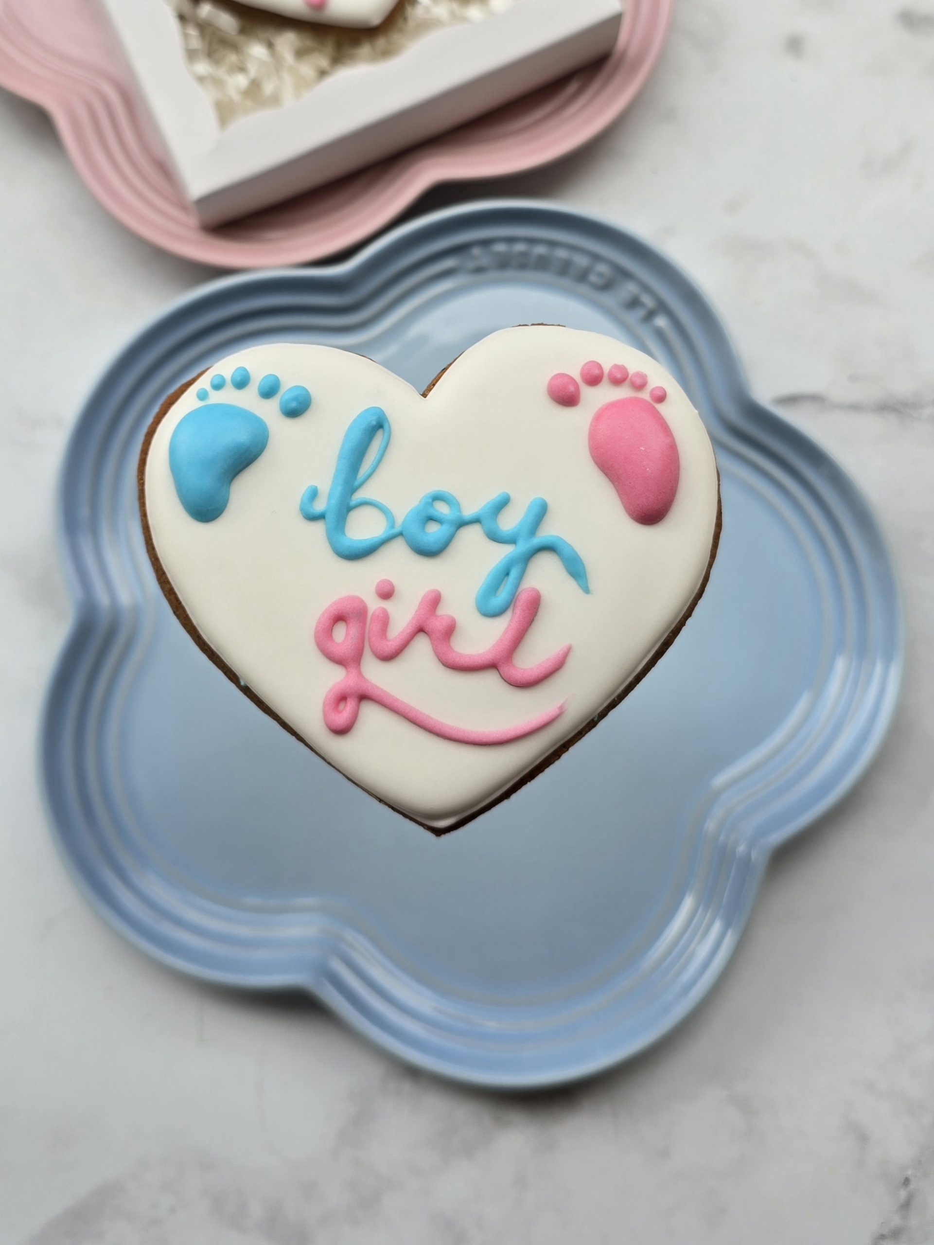 Piernik na baby shower - różowy lub niebieski środek