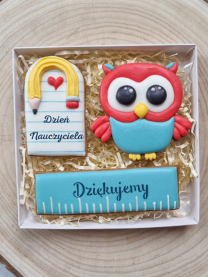 Zestaw z sową, linijką i zeszytem na Dzień Nauczyciela